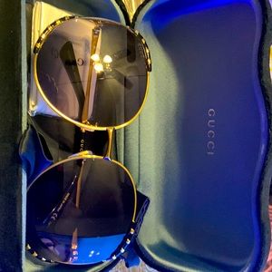 Brand new blk& gold Gucci large round sunglasses 🕶